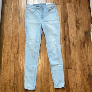 Brand new light wash American Eagle skinny jeans!